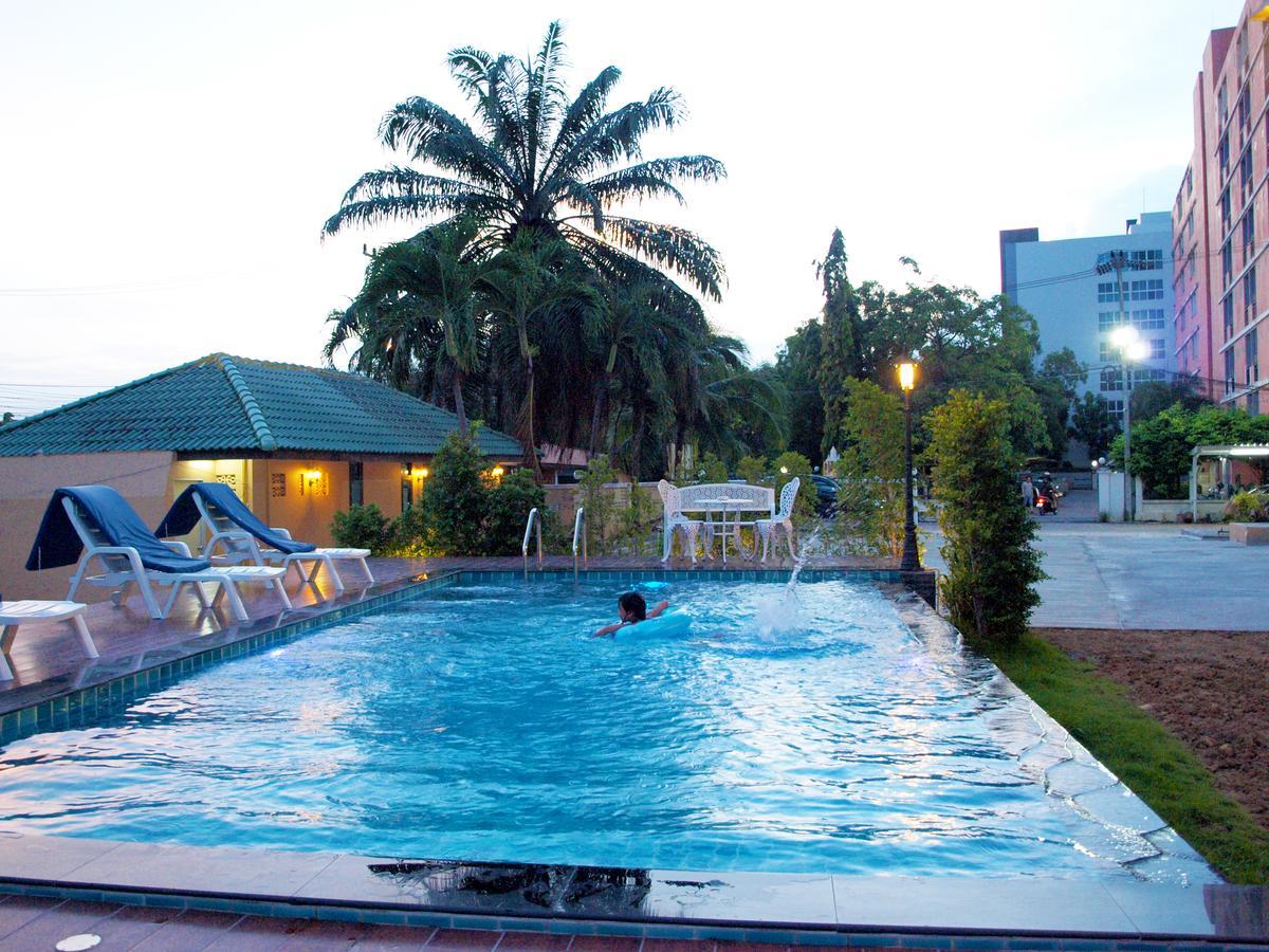 V Residence Pattaya Buitenkant foto
