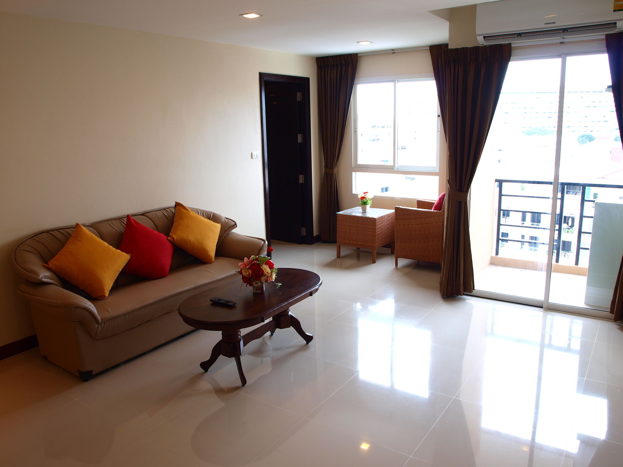 V Residence Pattaya Buitenkant foto